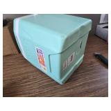 Igloos Hard Ice Chest, Insulated Cooler, Heavy-Duty, Portable, 12 Qt.