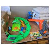 Hot Wheels Monster Shark vs Dinos Dragon Destruction Playset