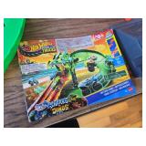 Hot Wheels Monster Shark vs Dinos Dragon Destruction Playset