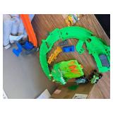 Hot Wheels Monster Shark vs Dinos Dragon Destruction Playset