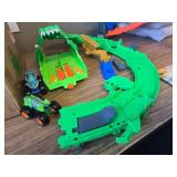 Hot Wheels Monster Shark vs Dinos Dragon Destruction Playset