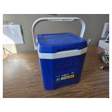 Igloos Hard Ice Chest, Insulated Cooler, Heavy-Duty, Portable, 12 Qt. NAVY