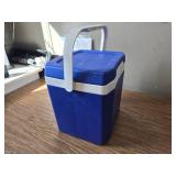 Igloos Hard Ice Chest, Insulated Cooler, Heavy-Duty, Portable, 12 Qt. NAVY