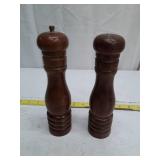 Wooden Salt and Pepper Mill Set