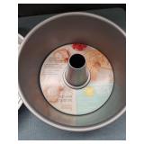 WILTON HEART SHAPE PAN AND ANGEL FOOD PAN