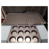 LOT OF BAKING PANS