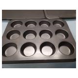 LOT OF BAKING PANS