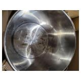 Bayou Classic 30 Quart / 7.5 Gallon Stainless Steel Brew Kettle Pot with Lid