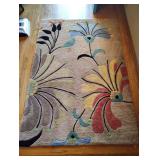 GENTLY USED RUG WITH FLORAL PATTERN GENTLY USED RUG WITH FLORAL PATTERN