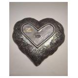 VINTAGE METAL HEART SHAPED DECORATIVE PLATE VINTAGE METAL HEART SHAPED DECORATIVE PLATE