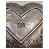 VINTAGE METAL HEART SHAPED DECORATIVE PLATE VINTAGE METAL HEART SHAPED DECORATIVE PLATE