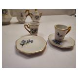 VINTAGE MINIATURE TEA SET VINTAGE MINIATURE TEA SET