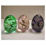 3 FENTON GLASS EGGS AND UNIQUE GLASS PAPER WEIGHT 3 FENTON GLASS EGGS AND UNIQUE GLASS PAPER WEIGHT