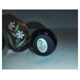 3 FENTON GLASS EGGS AND UNIQUE GLASS PAPER WEIGHT 3 FENTON GLASS EGGS AND UNIQUE GLASS PAPER WEIGHT