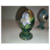 HAND PAINTED FENTON GLASS EGGS ON STANDS HAND PAINTED FENTON GLASS EGGS ON STANDS