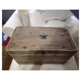 WOODEN COWBOY TRUNK WITH METAL STAR AND RIMMED WITH ROPE WOODEN COWBOY TRUNK WITH METAL STAR AND RIMMED WITH ROPE
