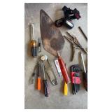 HAND TOOLS ASSORTMENT, LARGE MASONS TROWEL, AND BATTERY OPERATED HEADLAMP HAND TOOLS ASSORTMENT, LARGE MASONS TROWEL, AND BATTERY OPERATED HEADLAMP