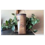 HANGING METAL FLOWER HOLDER AND FAUX GRAPEVINE PLANT BASKET HANGING METAL FLOWER HOLDER AND FAUX GRAPEVINE PLANT BASKET