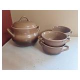 TUREEN AND 4 BOWLS TUREEN AND 4 BOWLS