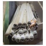 Extra Large Tote with Lid and 24 - 48in Florescent Bulbs