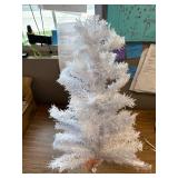 2 1/2 foot white tree without base