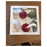 6 count Ornament set