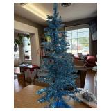 Juegoal 4 FT Pre-lit Xmas Tree, Green Tinsel, 70 LED Lights