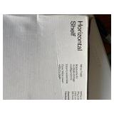 2 horizontal Shelves