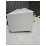 Classic Zenith AM/FM Table Radio - Untested