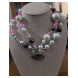 Elegant Pearl and Crystal Beaded Necklace with Pink Accents