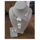 Elegant Pearl Drop Jewelry Set with Gold Collar