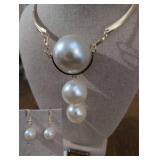Elegant Pearl Drop Jewelry Set with Gold Collar