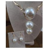 Elegant Pearl Drop Jewelry Set with Gold Collar