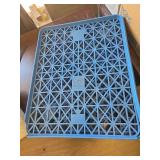 (6) Food Containers (3) Commercial Dishwasher Racks