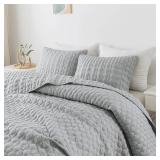 Light Grey Oversized California Cal King Size Quilt Bedding Set with 2 Pillow Shams, Lightweight Soft Bedspread Coverlet Bed Cover for All Season, 3 Pieces, 118x106 inches - Retail: $56