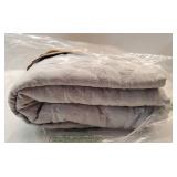 Light Grey Oversized California Cal King Size Quilt Bedding Set with 2 Pillow Shams, Lightweight Soft Bedspread Coverlet Bed Cover for All Season, 3 Pieces, 118x106 inches - Retail: $56