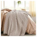 Bedsure Quilts King Size - Lightweight Bedspreads King Size with Basket Weave Pattern, Soft Quilt Bedding, Light Beige Comforter Coverlet for All Seasons (106 x 96") - Retail: $46"