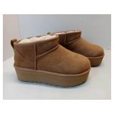 APPEARS NEW - Brand NEW UGG Women
