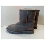 APPEARS NEW - Brand NEW UGG Kids