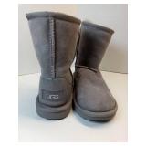 APPEARS NEW - Brand NEW UGG Kids