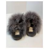 APPEARS NEW - UGG Gray Fur-Trimmed Slippers (Size 5)