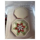 Christmas Gift Box w/ Yarn Star