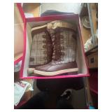 Shoedazzle Winter Boots - Size 6 Womans.