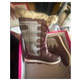 Shoedazzle Winter Boots - Size 6 Womans.