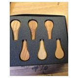 BeaverCraft Wood Carving Gouges Kit SC05 - Wood Carving Chisels Set with Palm Gouge and Flat Straight Chisel, Rounded Short Bent, V-chisels - Whittling Knives, Tools for Beginners and Profi Carvers - 