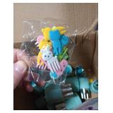 32PCS Sandwich Cutter and Sealer Set Sandwich Cutter for Kids, Vegetable Fruit Cutter Shapes with Food Picks for Kids School Lunch Bento Box Accessories Cookie Cutters