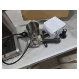 Breville Stainless Steel Barista Express Espresso Machine Light Silver BES870XL: 15 Bars Pressure, Milk Frother, Grinder