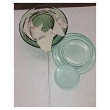 8-piece Pyrex set green glass mixing bowls with lids