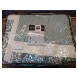 Madison Park 6pc Full/Queen Reversible Stella Percale with Throw Pillows Quilt Bedding Set Blue: Lightweight, Embroidered, OEKO-TEX Certified - Retail: $91