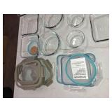 LOT OF MISCELLANEOUS CONTAINERS AND LIDS